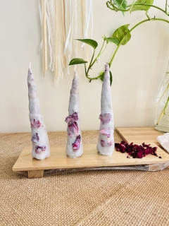 Imagem do Vela ervas (tocha) pétalas de rosas vermelhas