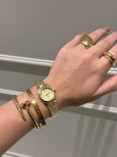 relógio minimalista dourado