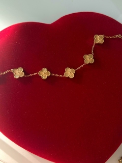 Pulseira inspiração trevo aço inoxidável na internet
