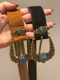 cinto camurça 100% couro detalhe azul - comprar online