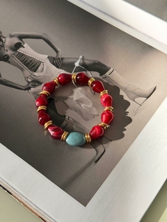 Pulseira pedra vermelha e turquesa elástico