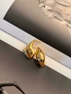 brinco gota semi jóia banhado no dourado - comprar online