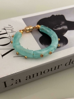 Bracelete acrílico semi jóia - AMORA ACESSÓRIOS