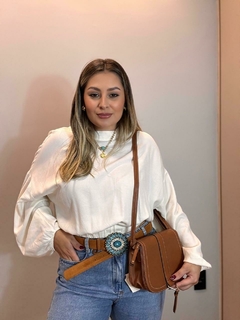 Cinto camurça 100%Couro com fivela azul pedraria - AMORA ACESSÓRIOS