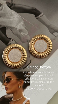 Brinco botom perolado folheado - loja online