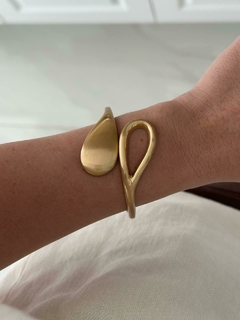 Bracelete duplo fosco folheado a ouro na internet