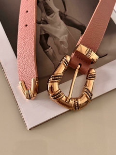 CINTO EM COURO FIVELA DOURADA - comprar online