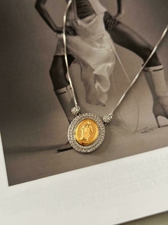 Colar Nossa Senhora das graças semi jóia - AMORA ACESSÓRIOS