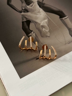 Brinco earhook cravejado e folheado - comprar online