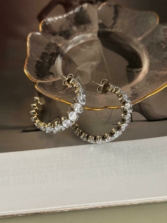 Argola zircônias folheada a prata - comprar online