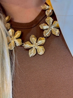 Colar MAXI flor folheado a ouro - comprar online