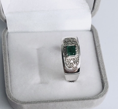 Anel em Ouro Branco, Diamante e Esmeralda