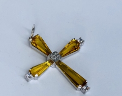 Pingente de Crucifixo, Topázio e Diamante - comprar online