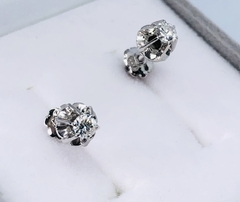 Brinco em Ouro Branco e Diamante na internet