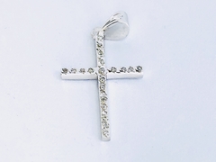 Pingente de Crucifixo em Ouro Branco com Diamantes - comprar online