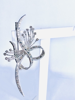 Broche em Ouro Branco e Diamantes - comprar online