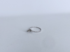 Anel Solitário em Ouro Branco e Diamante na internet