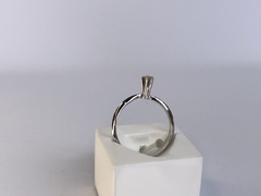 Anel Solitário em Ouro Branco e Diamante