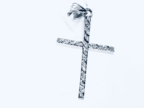 Pingente de Crucifixo em Ouro Branco com Diamantes