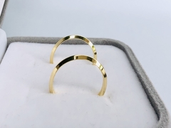 Argola Média em Ouro 18k - Jolig | Joias de alta qualidade em ouro 18k, prata e pedras preciosas desde 1991