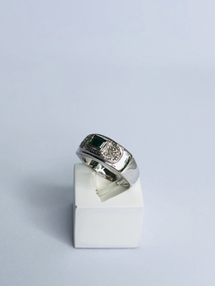 Anel em Ouro Branco, Diamante e Esmeralda na internet