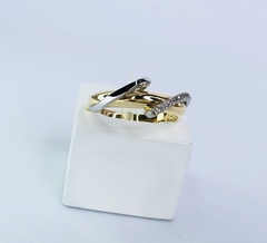 Anel em Ouro 18k com Detalhe em Ouro Branco e Diamantes na internet