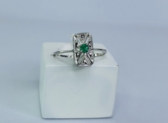 Anel em Ouro Branco, Diamante e Esmeralda