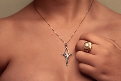Pingente de Crucifixo em Ouro Branco e Ouro 18k - comprar online