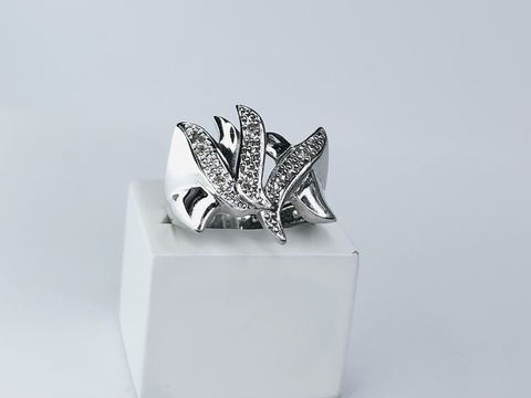 Anel em Ouro Branco e Diamante