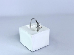 Anel Solitário em Ouro Branco e Diamante - comprar online
