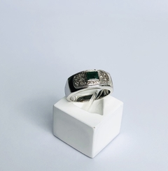 Anel em Ouro Branco, Diamante e Esmeralda - comprar online