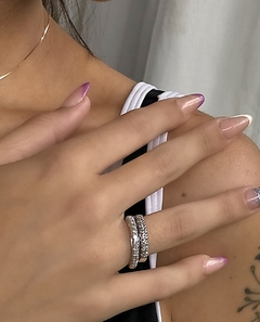 Anel Meia Aliança em Ouro Branco e Diamantes - comprar online