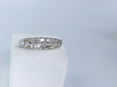 Anel Meia Aliança em Ouro Branco e Diamantes - loja online