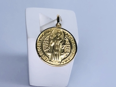 Pingente de Medalha de São Bento em Ouro 18k - Jolig | Joias de alta qualidade em ouro 18k, prata e pedras preciosas desde 1991
