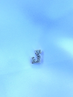 Pingente Letra J em Ouro 18k e Diamante - Jolig | Joias de alta qualidade em ouro 18k, prata e pedras preciosas desde 1991