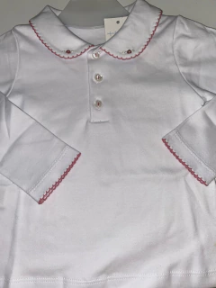 Remeras cuello bordado a mano