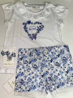 Remera corazon con detalles en azul. 1 año.
