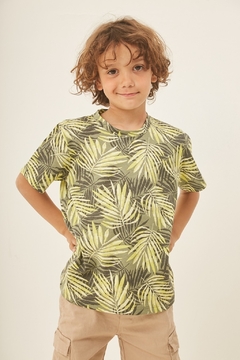 Remera estampada hojas