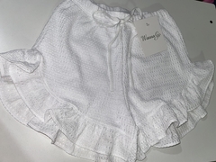 Short desagujado en color blanco