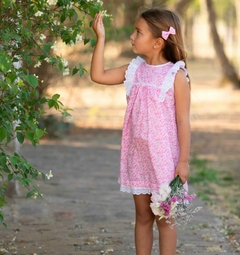 Vestido floreado con broderie en rosa