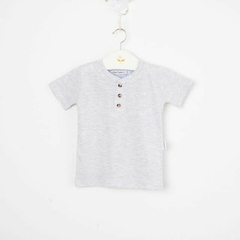 Remera cuello mao gris
