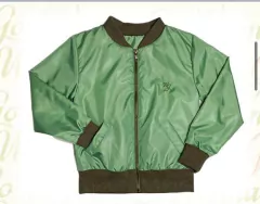 campera de cire (rompevientos) con forro estampado y bordado en espalda