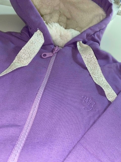 Campera de frisa liviana con corderito en la capucha - comprar online
