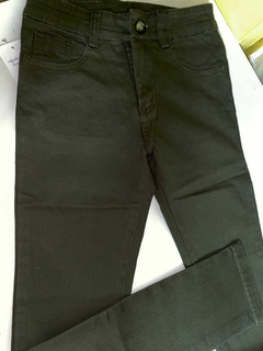 Pantalón de gabardina. Verde.