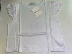 Remeras con puntillas entre dos