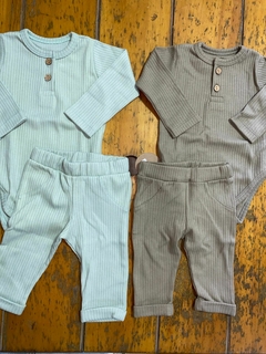 conjunto bastonado body + pantaloncito