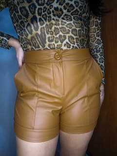 Short de couro fake