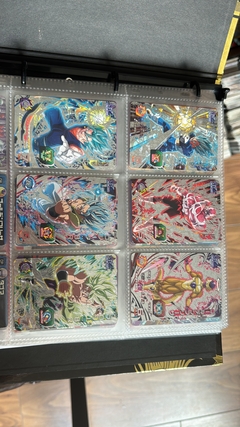 Imagen de 671 cartas de dragon ball héroes + 26 packs sellados Vjump + 100 slaves + binder con 25 micas