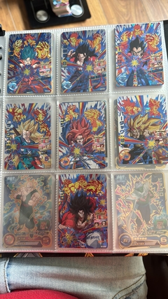 671 cartas de dragon ball héroes + 26 packs sellados Vjump + 100 slaves + binder con 25 micas - Gamebusters