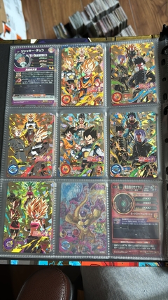 Imagen de 671 cartas de dragon ball héroes + 26 packs sellados Vjump + 100 slaves + binder con 25 micas